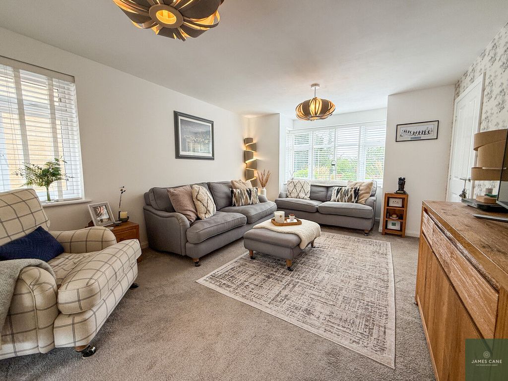 Property photo 3 of 28