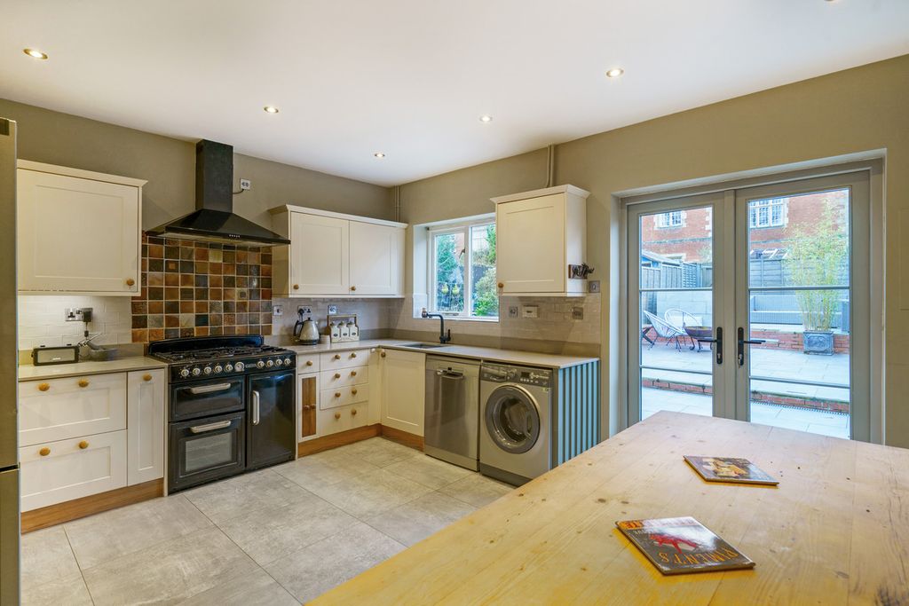 Property photo 2 of 21