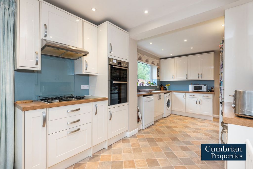 Property photo 2 of 24 Dining Kitchen