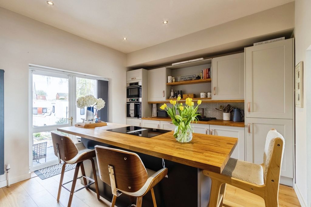 Property photo 2 of 23 Kitchen