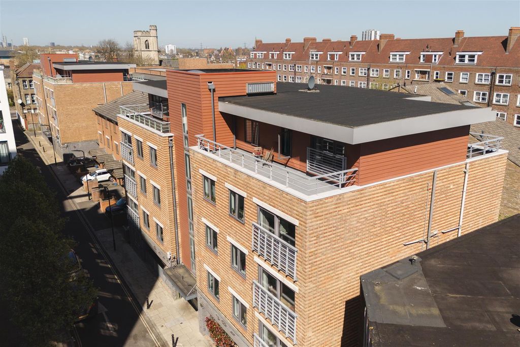 Property photo 2 of 24 Mackintosh Lane-2.Jpg