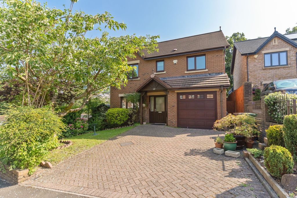 Property photo 1 of 27