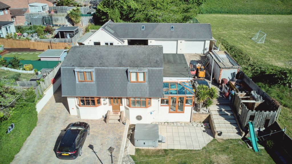 Property photo 2 of 30