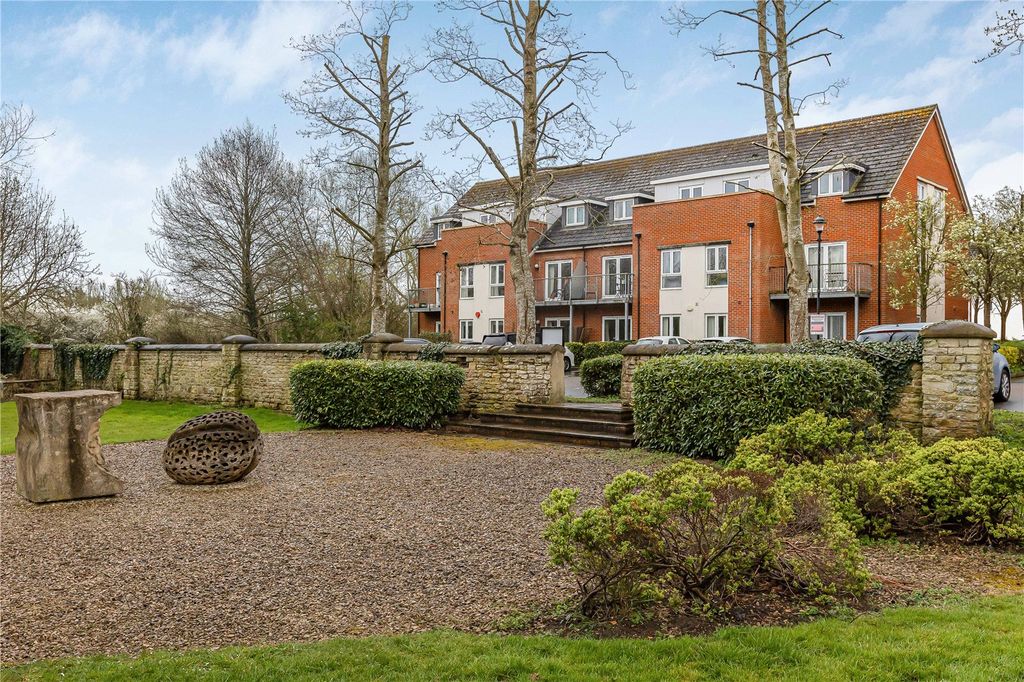 Property photo 1 of 12 Outside