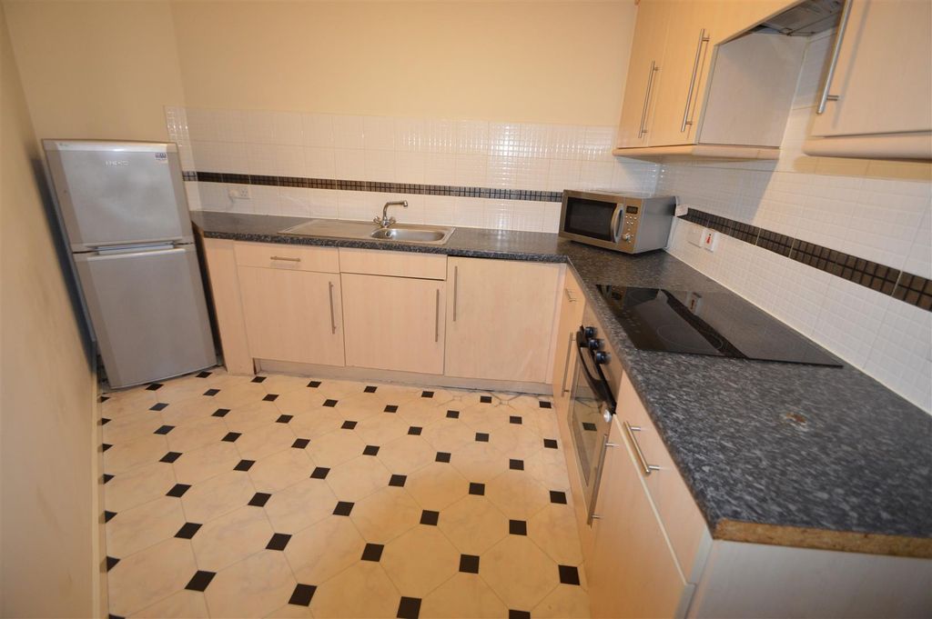 Property photo 2 of 7 31 Bishops - Kitchen.Jpg
