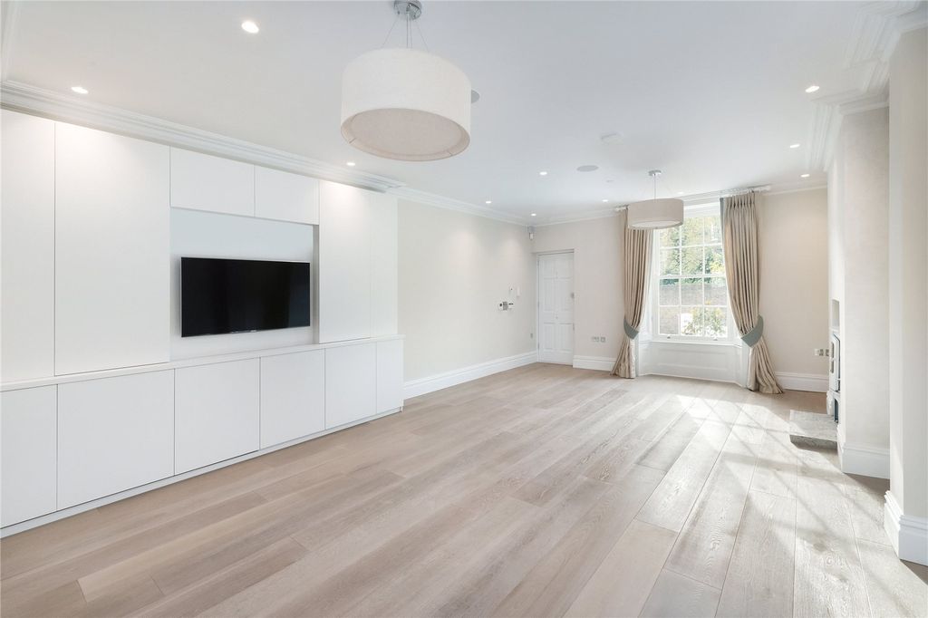 Property photo 3 of 19 Reception