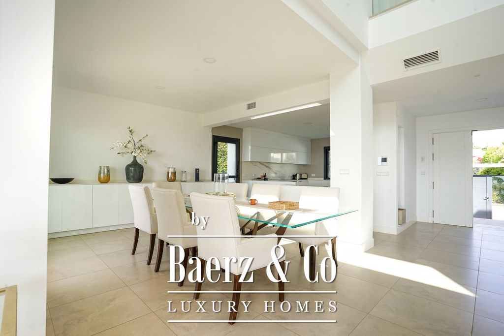 Property photo 2 of 35