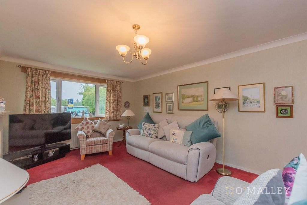 Property photo 2 of 11 Living Room