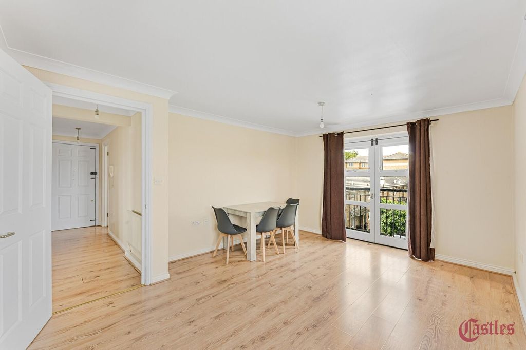 Property photo 3 of 20 Dining Room