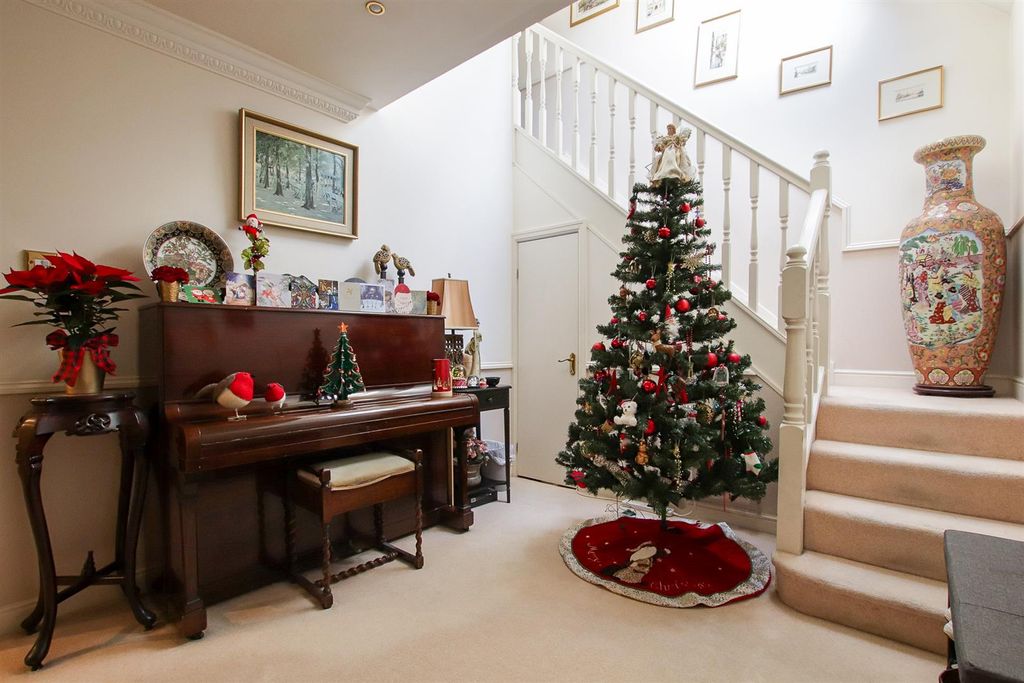 Property photo 2 of 18