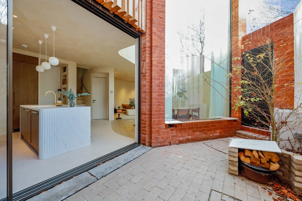 Property photo 2 of 29