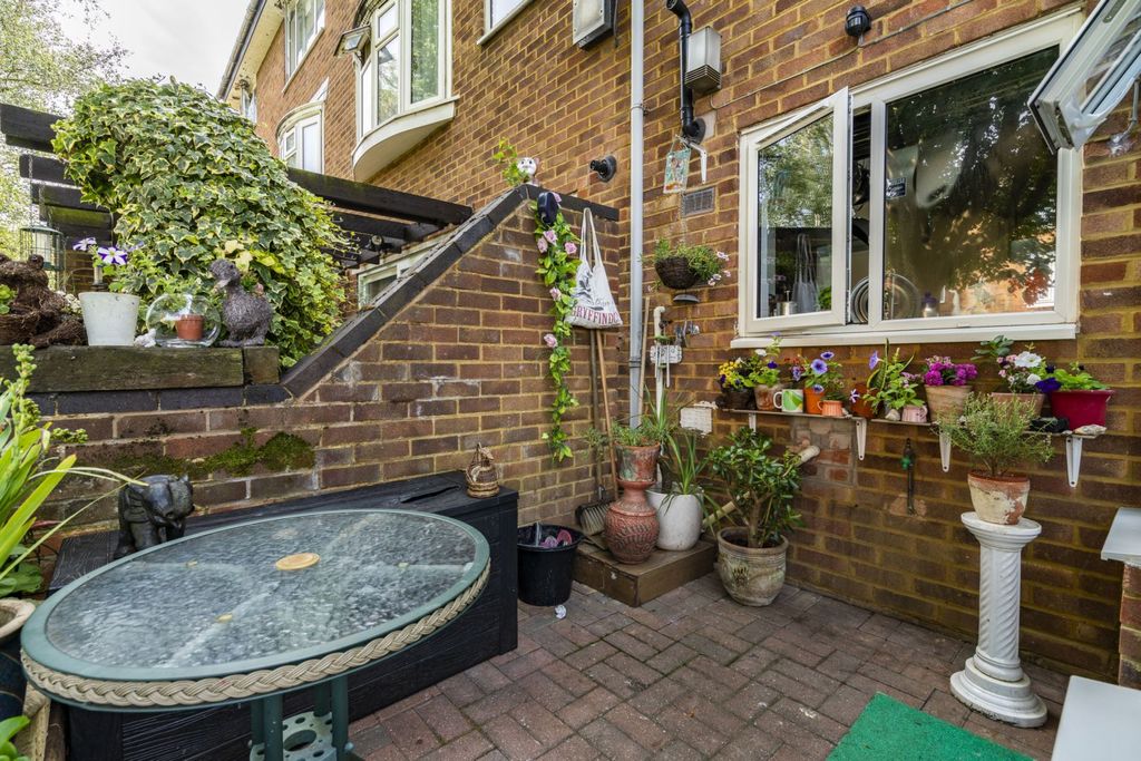 Property photo 3 of 23