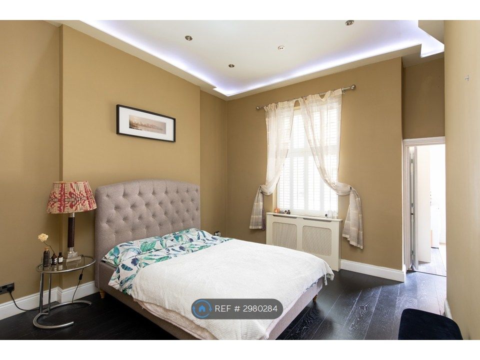 Property photo 2 of 8 Spacious And Warm Double Bed Room
