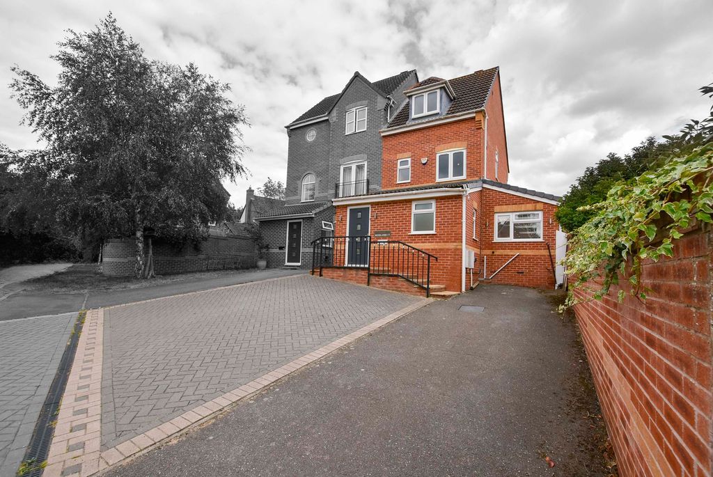 Property photo 3 of 35