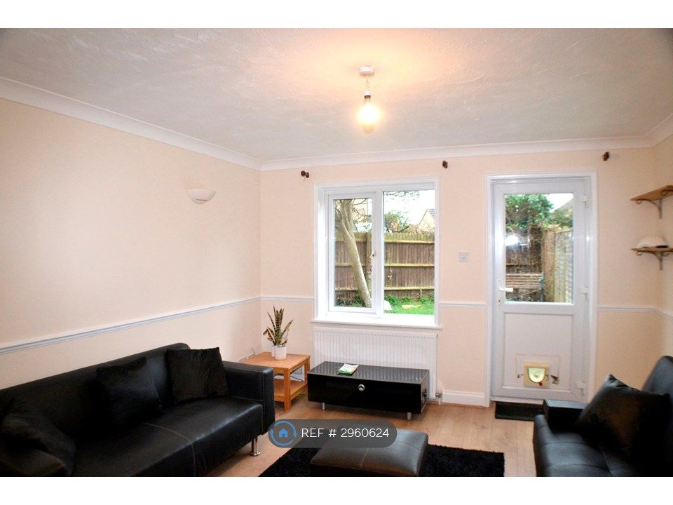 Property photo 1 of 11 Living Room