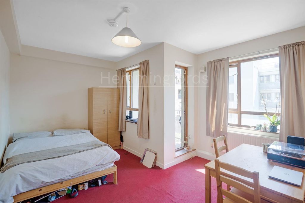 Property photo 3 of 11 03-F48F83644-Hmf-Jj-Fleetway-3-Medium.Jpg