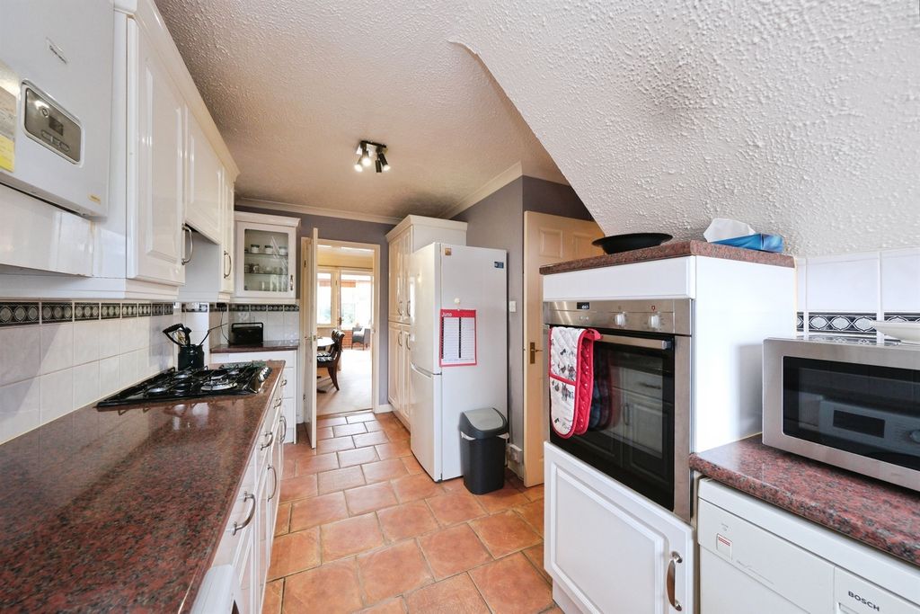 Property photo 2 of 20