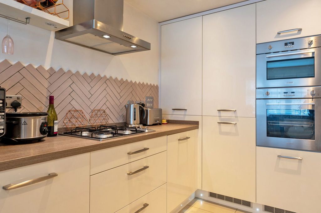 Property photo 3 of 22