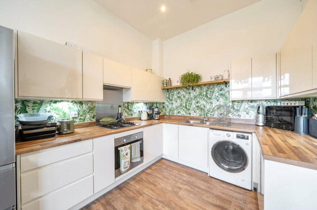 Property photo 3 of 14 Kitchen