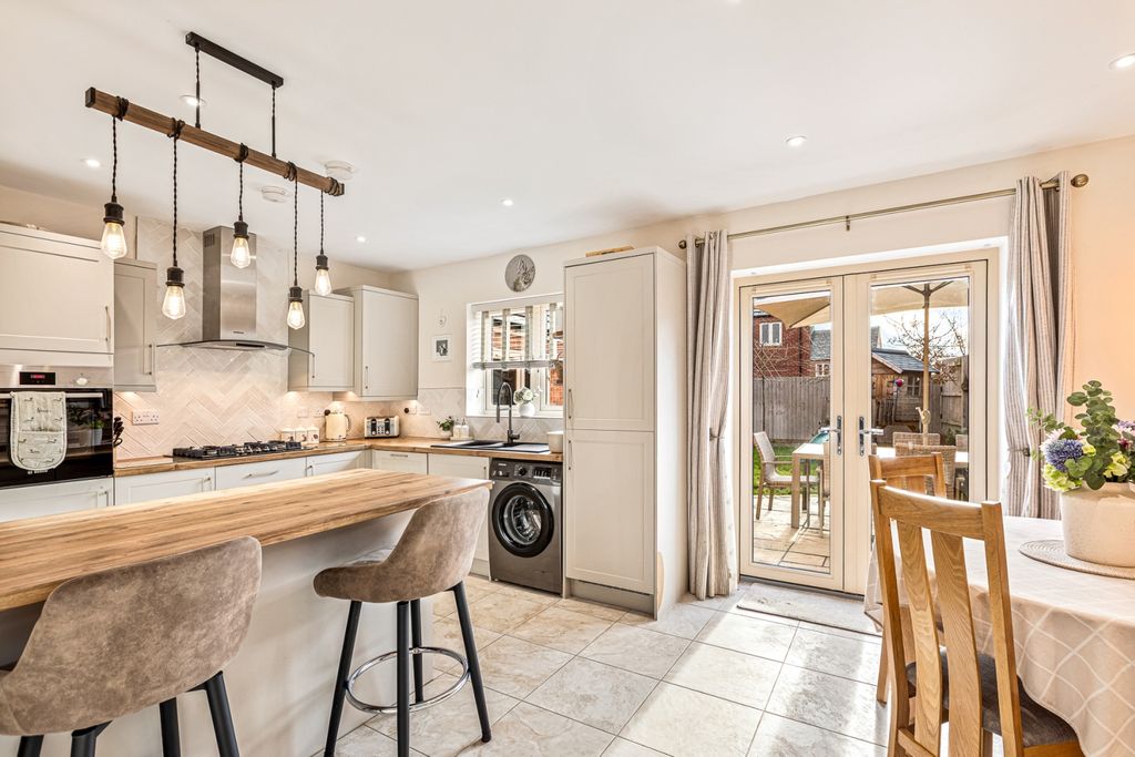 Property photo 2 of 17 Kitchen Diner