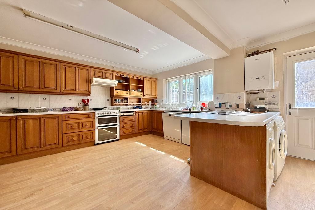 Property photo 2 of 6 Kitchen/Breakfast Room