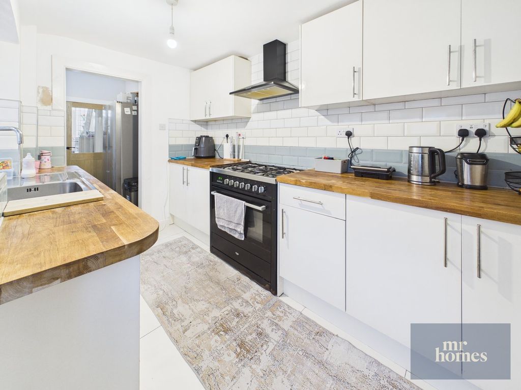 Property photo 3 of 35