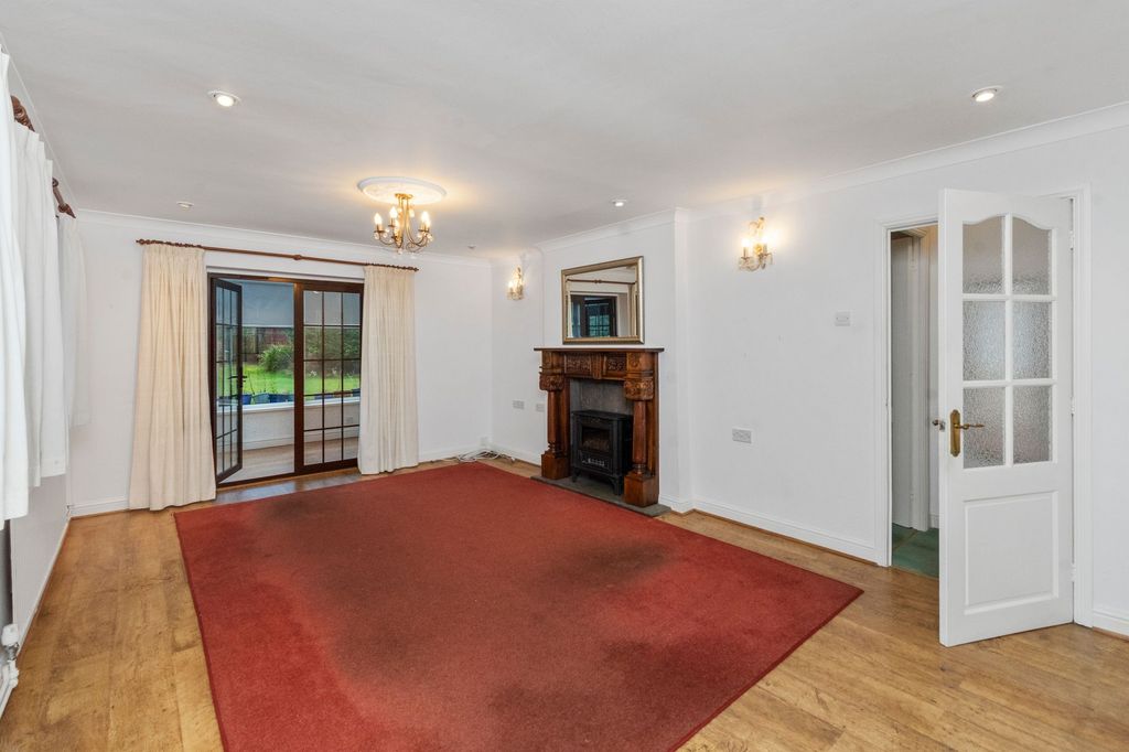 Property photo 3 of 33