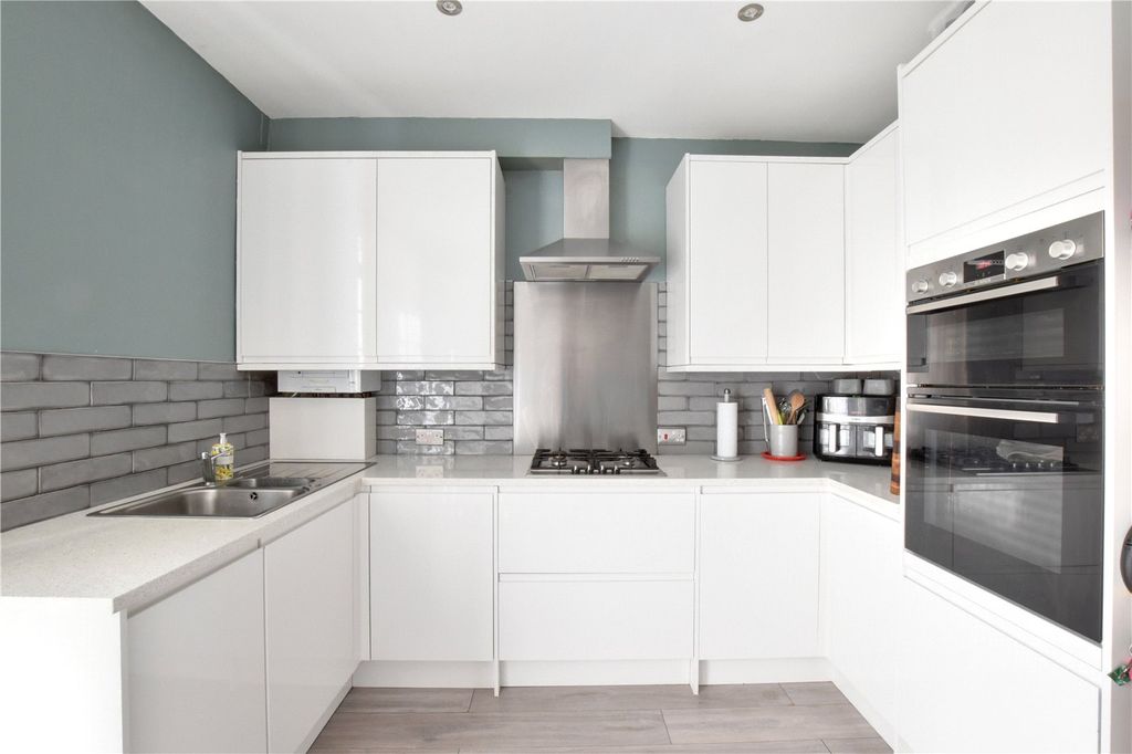 Property photo 2 of 24 Picture No. 29