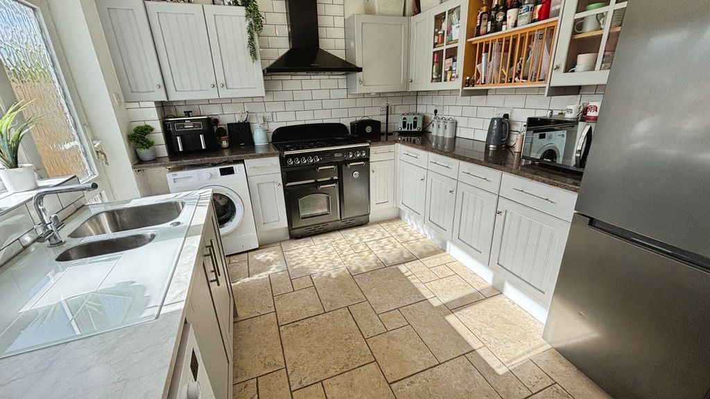 Property photo 2 of 14 Kitchen