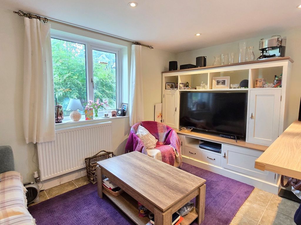 Property photo 2 of 16 5265862