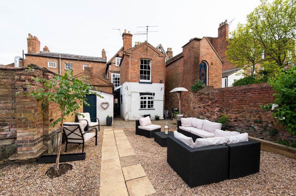 Property photo 2 of 23