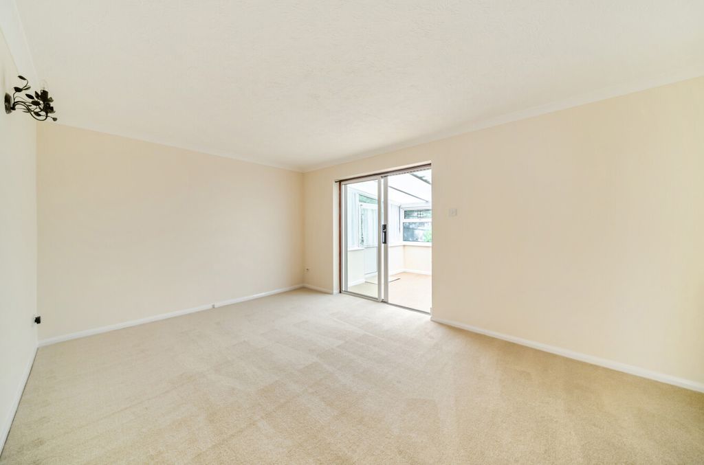 Property photo 2 of 14 1468708-11-6A2833...