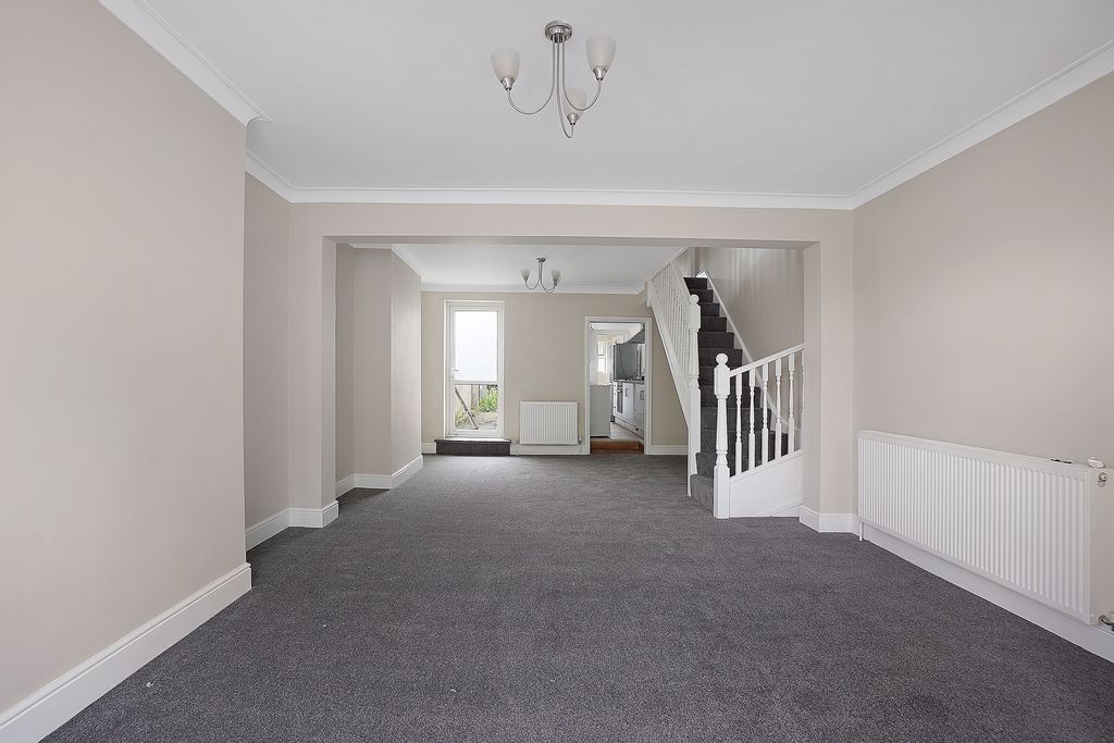 Property photo 2 of 15 Photo 11