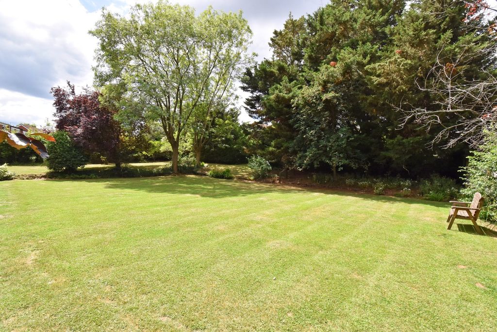 Property photo 2 of 12 5290792