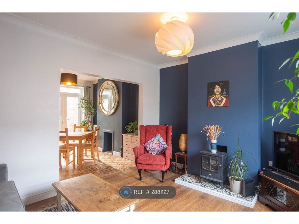 Property photo 1 of 10 Front Room