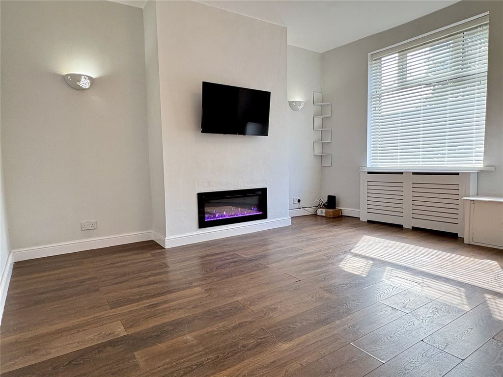 Property photo 2 of 14 Lounge