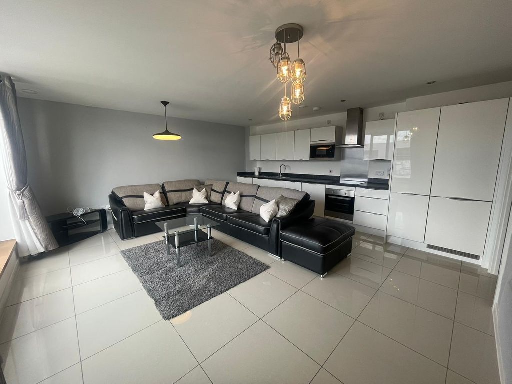 Property photo 3 of 11 Living Room