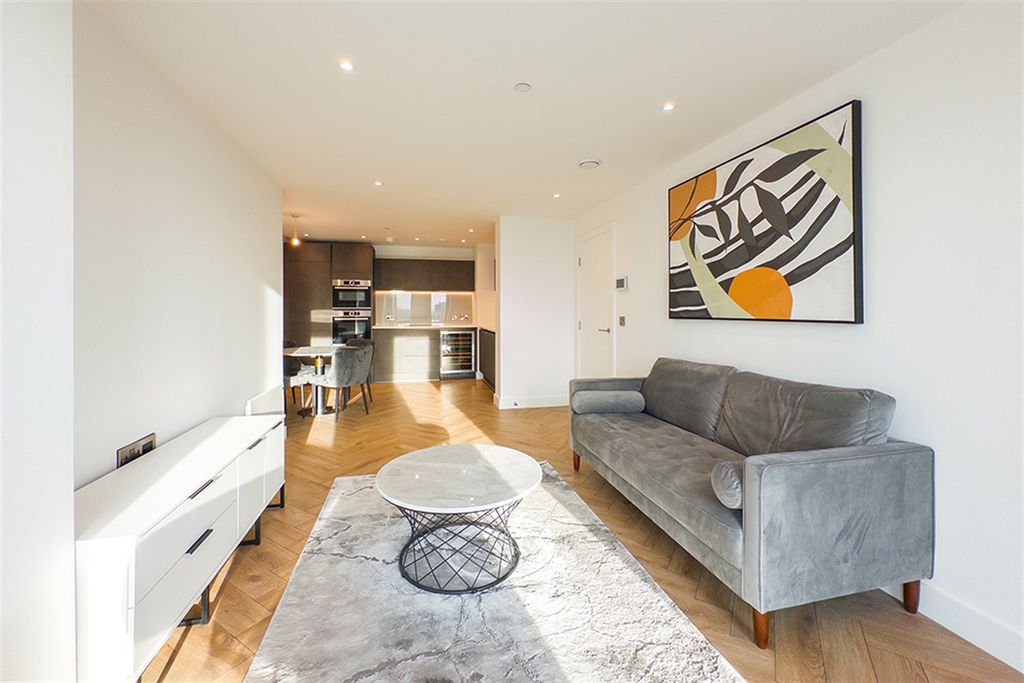 Property photo 2 of 15 (Main)