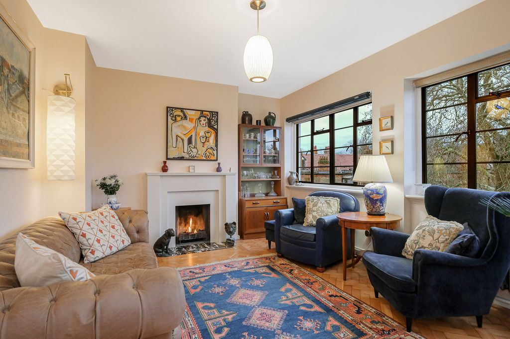 Property photo 2 of 20