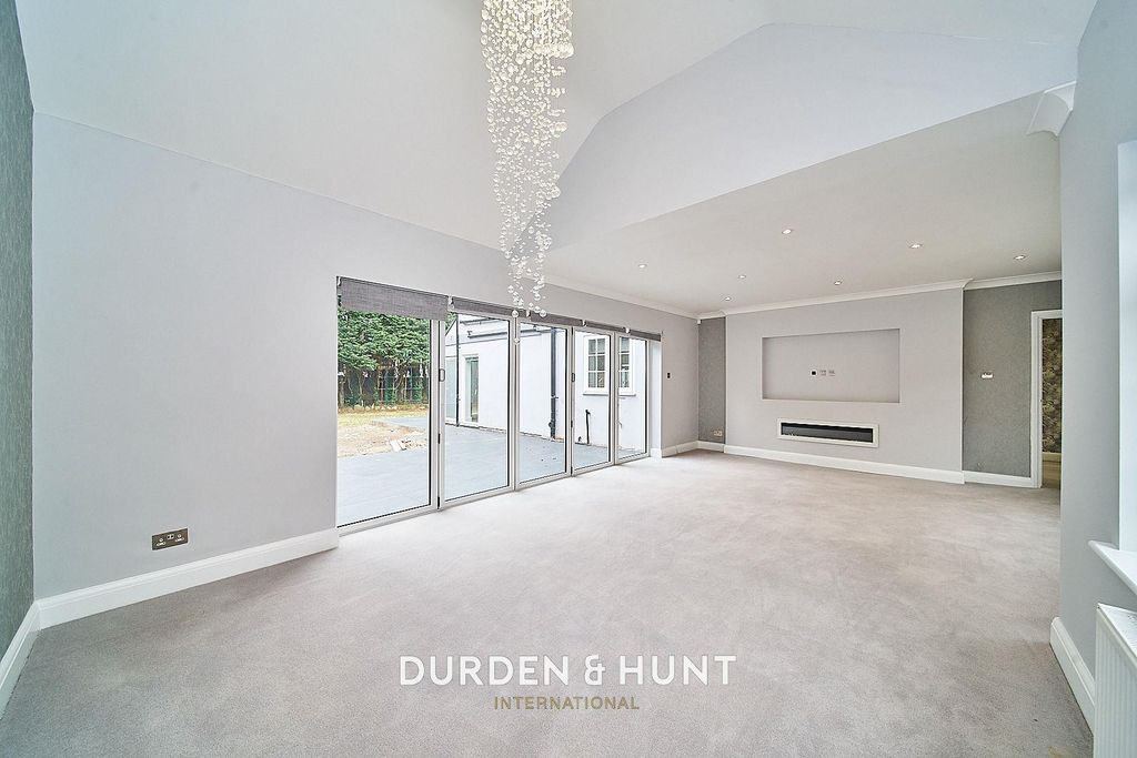 Property photo 3 of 28 London 34_Result.Jpg