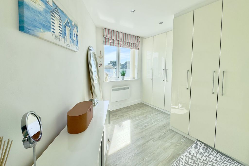 Additional image 17 of 3 bed flat for salePenthouse, West Cliff Road, West Cliff, Bournemouth BH4