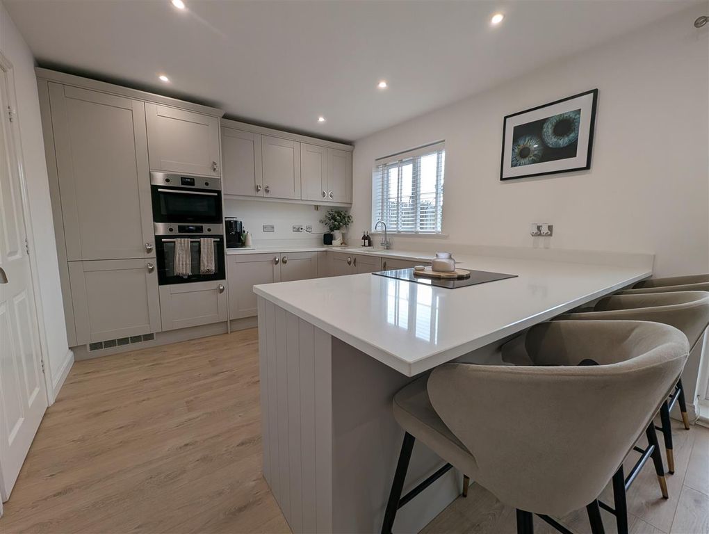Property photo 3 of 16 Kitchen/Diner