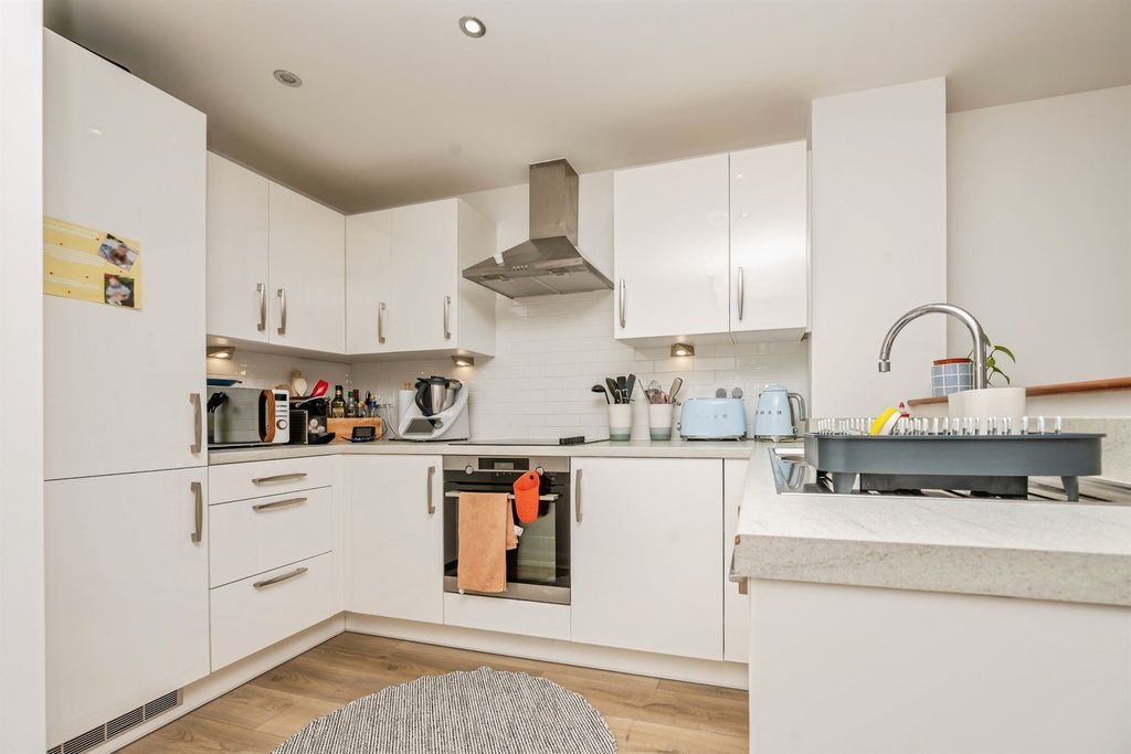 Property photo 2 of 31