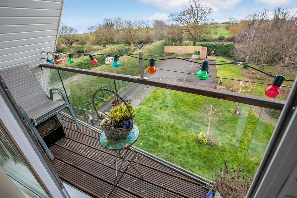 Property photo 2 of 19 Balcony