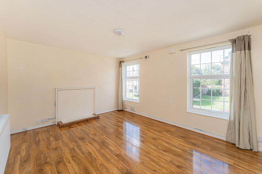 Property photo 3 of 16 Living Room