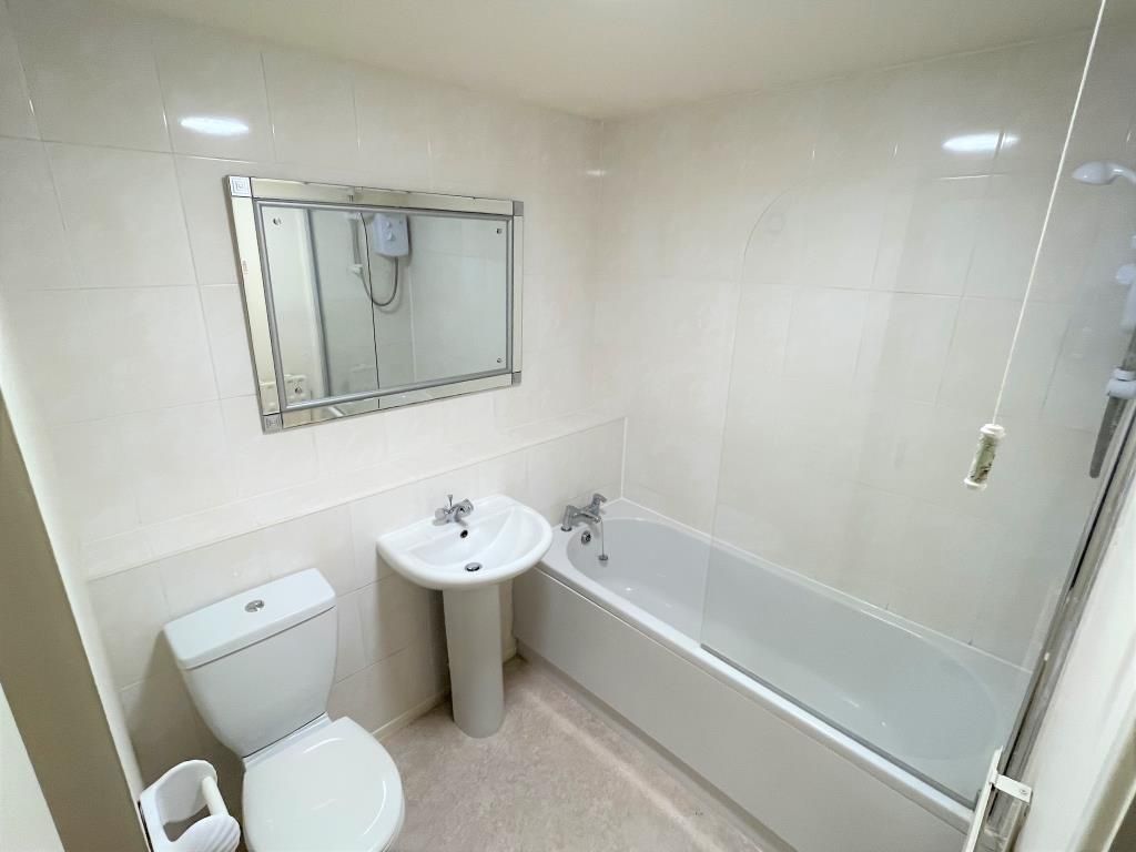 Property photo 2 of 7 Bathroom