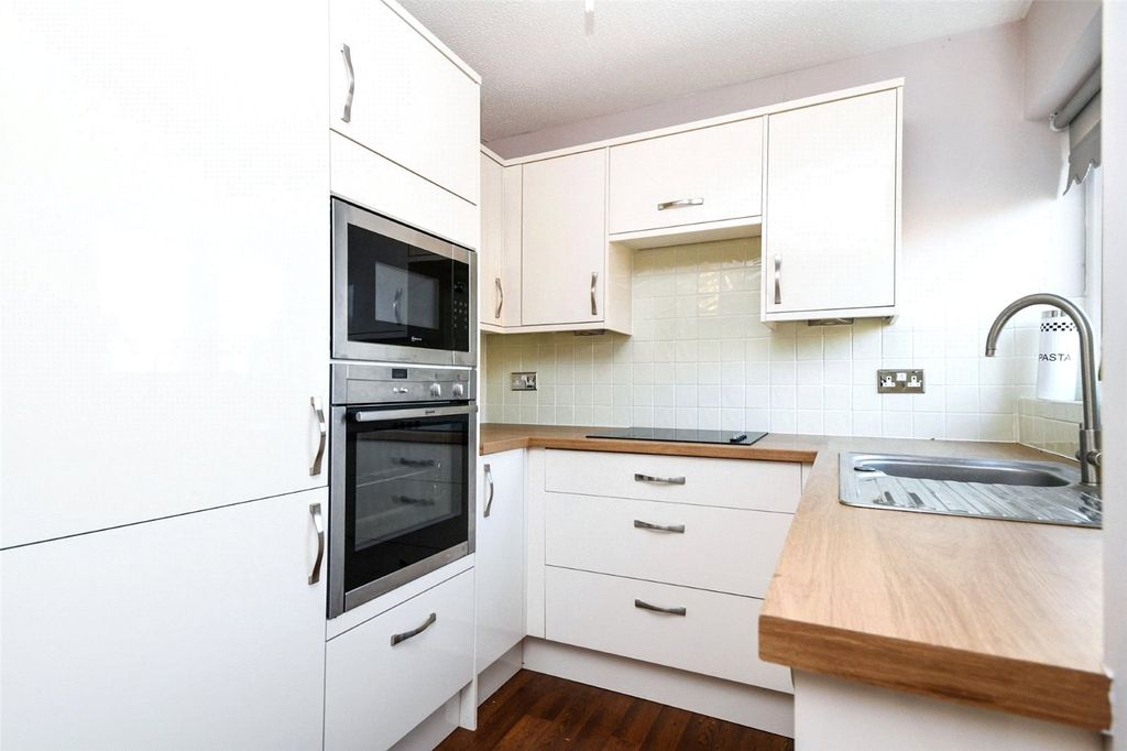Property photo 1 of 9 Kitchen