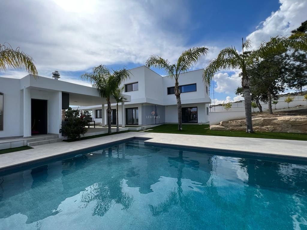 Property photo 1 of 30