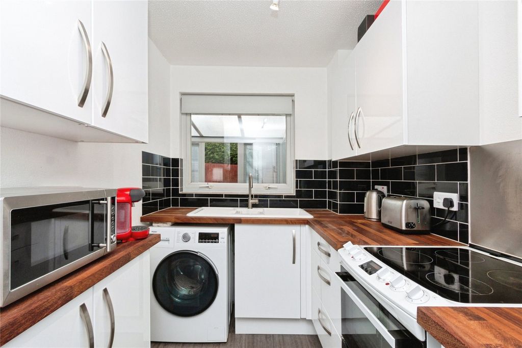Property photo 2 of 22 Picture No. 27