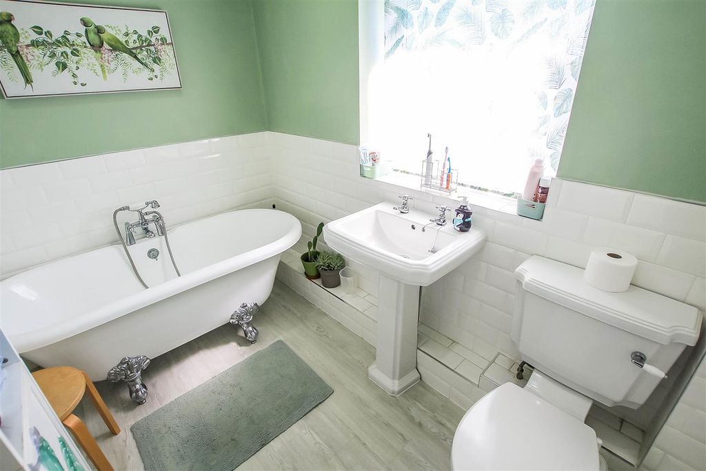 Property photo 2 of 11 Bathroom.Jpg